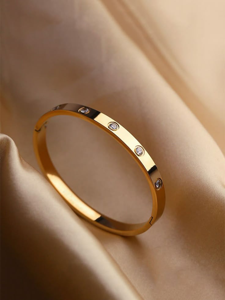 Gold bangle